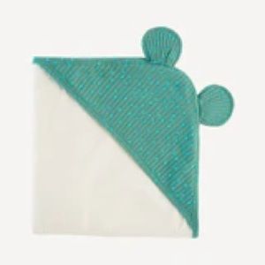 Kate Quinn bath towel hooded